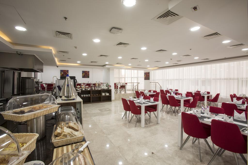 The Town Hotel Doha Exterior foto